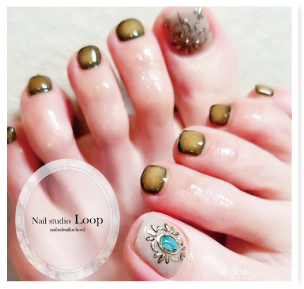 ワンポイントフラワーネイル